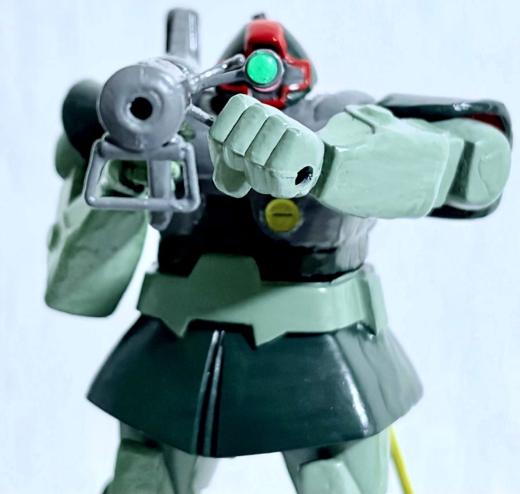 このようにジャイアントバズの構えもカッコよく決まる(gundam-kao3)