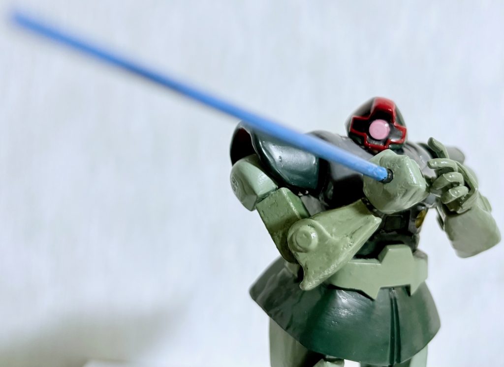 ボールジョイントのおかげでロボット魂に負けないアクションポーズが取れる。