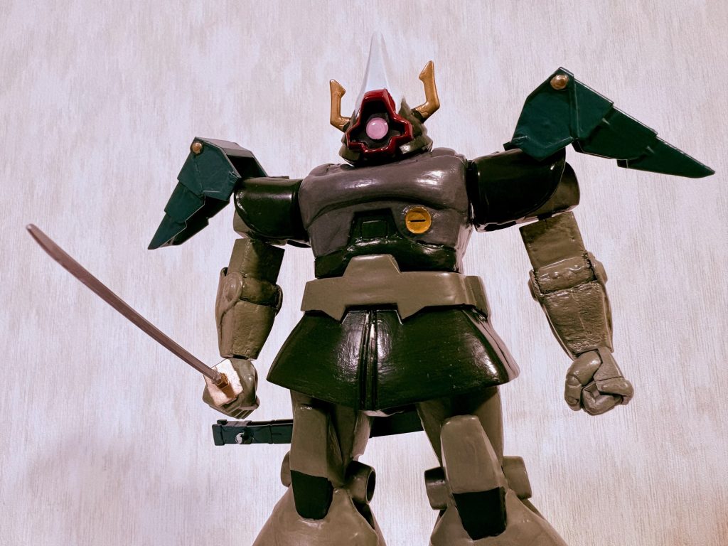 俺設定だと、男塾世界の戦国武将「真久部兼好」が家臣の僧兵集団「黒い三弁慶」用に開発した機械仕掛けの巨大からくり武者である。