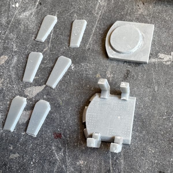 細かいパーツが多くて作るのに骨が折れましたが達成感はあります（2枚目）