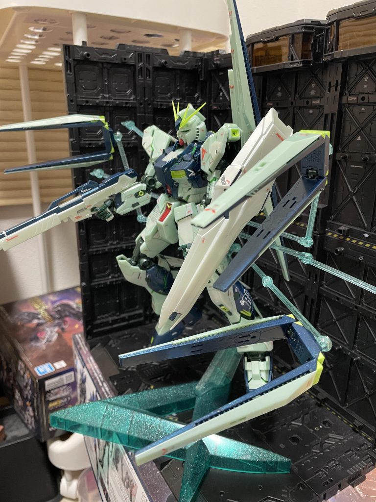 MG νガンダム Ver.Ka(サイコフレーム発動イメージカラー)–3枚目/制作者:ナギー