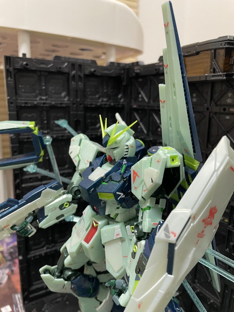 MG νガンダム Ver.Ka(サイコフレーム発動イメージカラー)