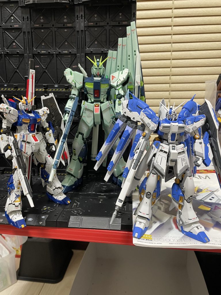 まあキレイになったので良しということで👍最後に我が家のνガンダムたちとスリーショット📷