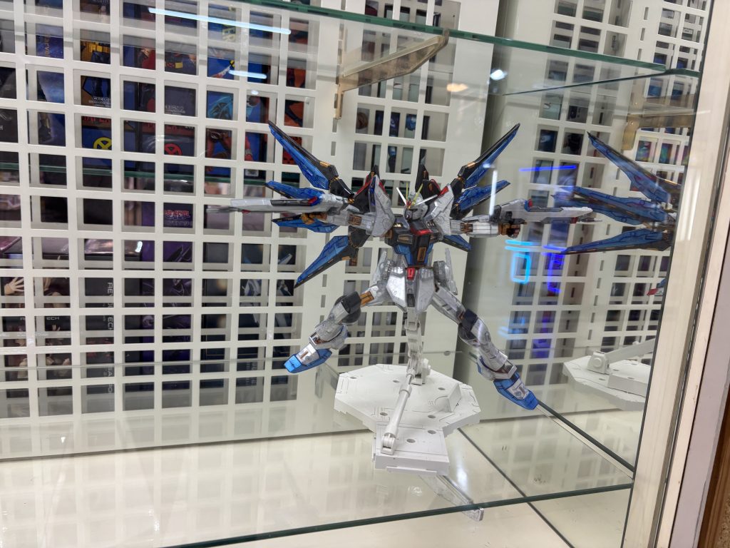 〜2025年を振り返って〜これまでガンプラ作成は1人遊びの趣味だと思っていましたが、GUNSTAを通じてたくさんのモデラーさんと交流し、刺激を受け、新しいことに挑戦することができました😊また、皆さんから頂けるコメントや模型店のコンテストに参加するなど表現する楽しさや喜びを感じることが出来た1年となりました。来年の目標は展示会に参加し、モデラーさんと直で交流することです。2026年も引き続きよいお付き合いをして頂ければと思います⭐️追記:この度投稿致しました「ストフリ2007」はボークスSR神戸三宮店に置かせて頂いています。お近くお立寄りの際はぜひご覧頂き、ご感想を頂ければと思います。最後までご覧頂きありがとうございました😆⭐️