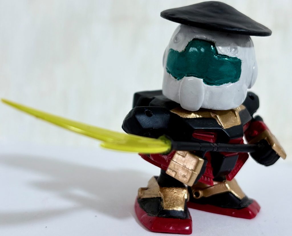 足軽の歴史は古く、平安時代から存在し元々は雑用役・戦闘予備員としての役割が強かった。鎌倉時代半ばまでは騎馬武者による一騎打ちの戦いが原則だったため、足軽は従者や運搬などの兵站や土木作業に従事させられる事が多かったようだ。