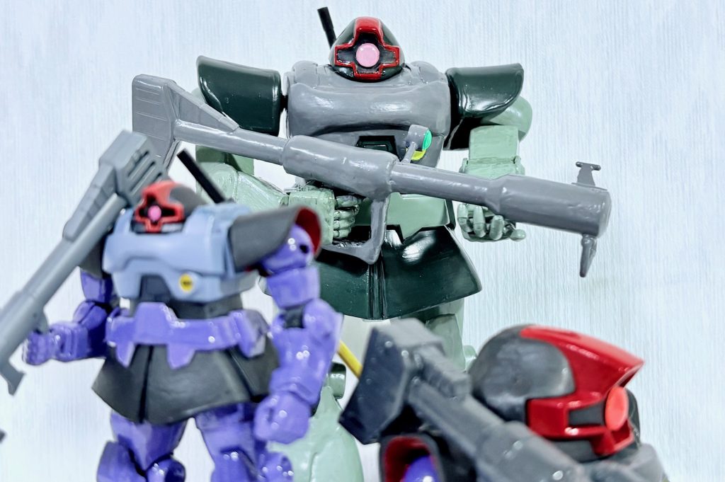 ラストはトリプルドムで〆（1機だけ緑なのは許してね）。さて来年はどんなドムを作ろうかな？