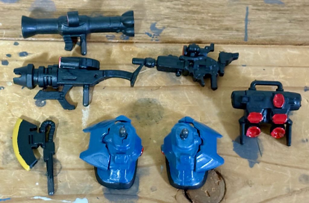 ビームライフルはガチャガチャのSDガンダムフルカラーのザクスナイパーから流用。ランバ・ラル専用ザクの投稿でも説明したように、本キットは高機動型ザクとコンパチ式で簡単にどちらの機体にもできる優れものなのだ(gundam-kao3)