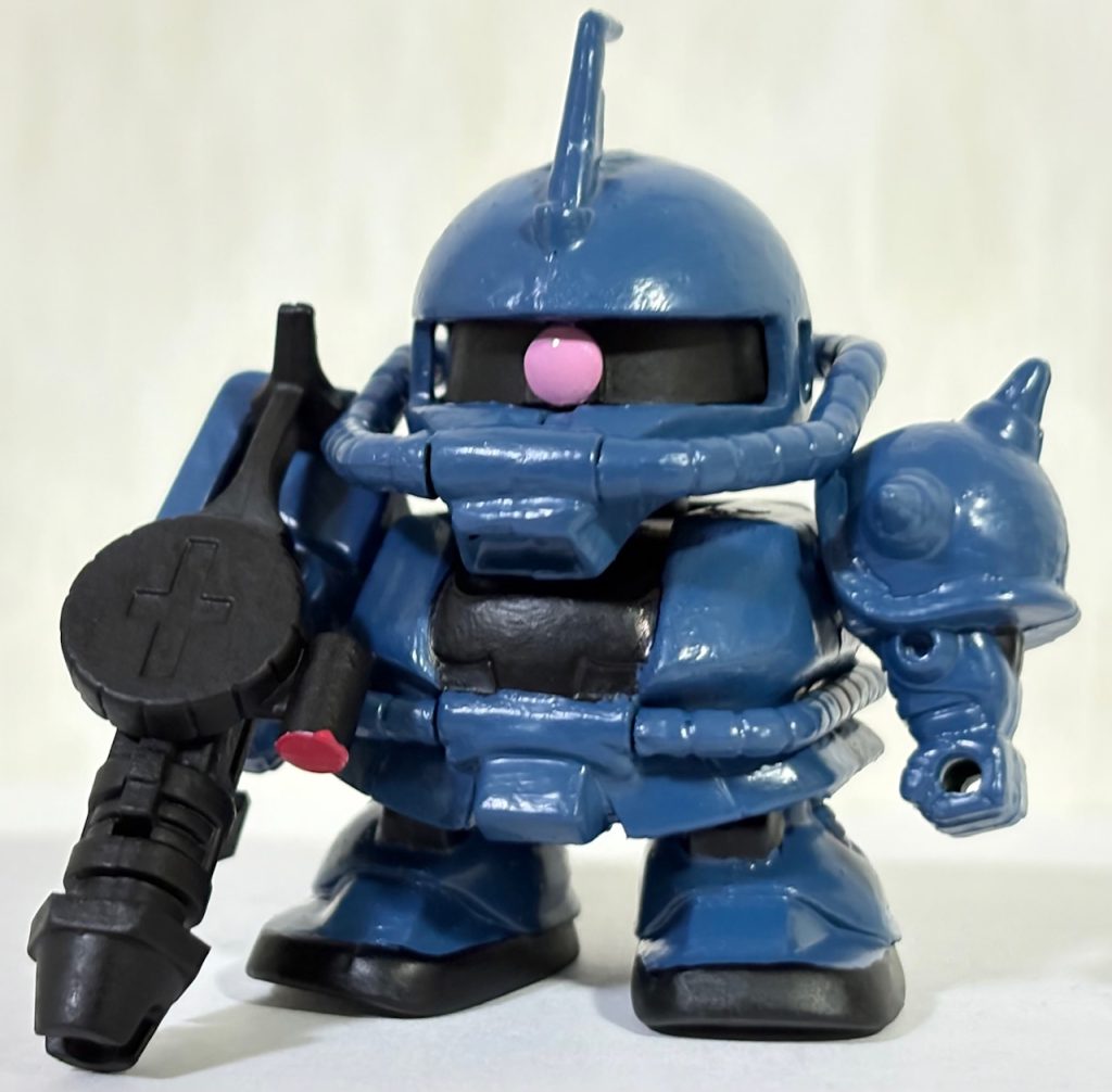 武器はザクマシンガン、ヒートホーク、ザクバズーカ。昔のBB戦士なのでスプリングがあり、勢いよく弾が飛んでいく（笑）。