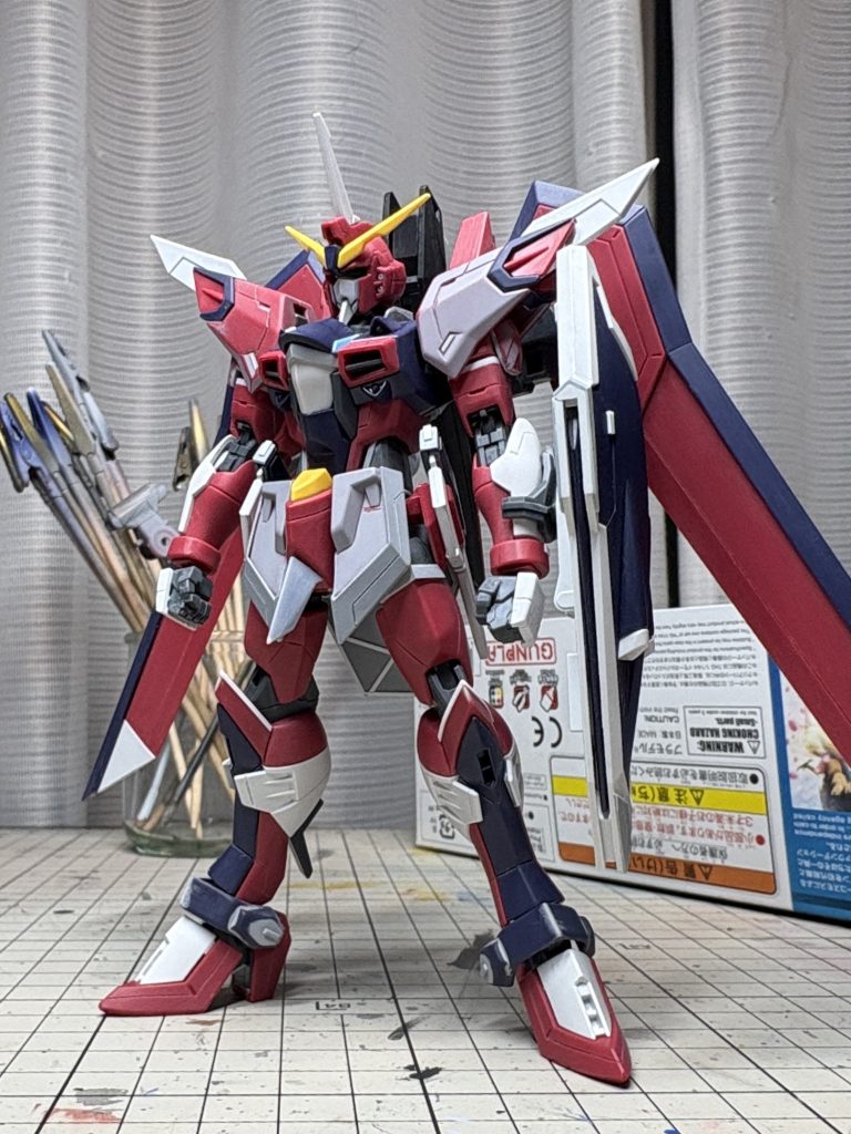 素組みのキットの印象は頭部と顎に角が付いているので見た目より顔が大きいと思いましたなのでとりあえず各部を延長上から首1㍉　腕1㍉　腰0.5㍉　股関節左右に1㍉ずつ拡大　大腿部2㍉　踵0.5ミリなるべくシャープ化して尖らしてます