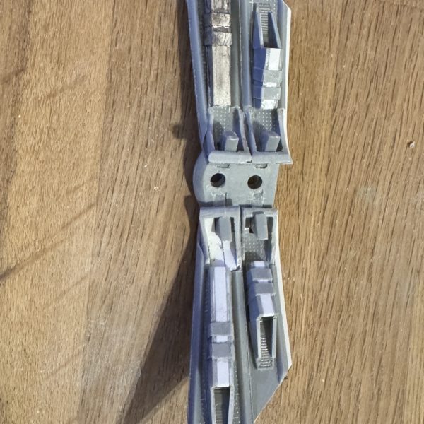 MG F91とビギナギナをベースにスクラッチしました。上半身はビギナギナ、下半身がF91という感じです。マントなどはフルスクラッチしてます。（5枚目）