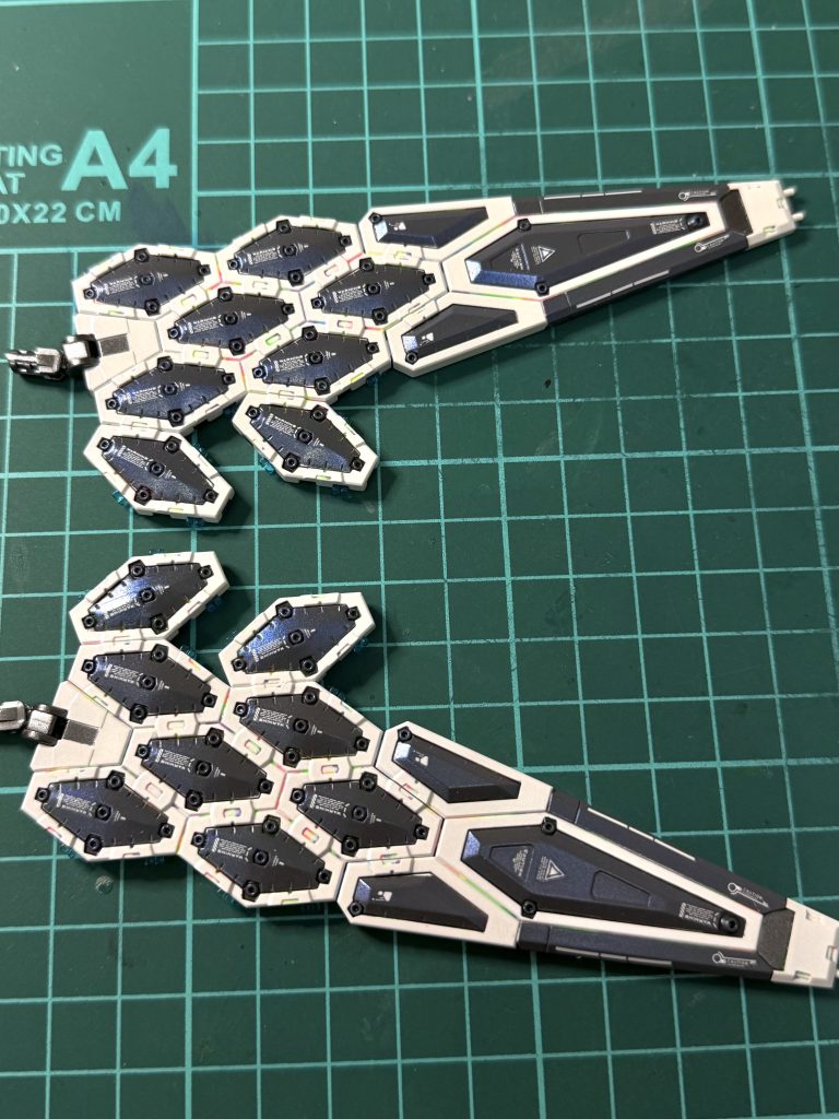 塗装もスミ入れもデカールもとにかく翼が難所でしたw両翼だけで60枚以上デカール貼ったので褒めてください🤣w