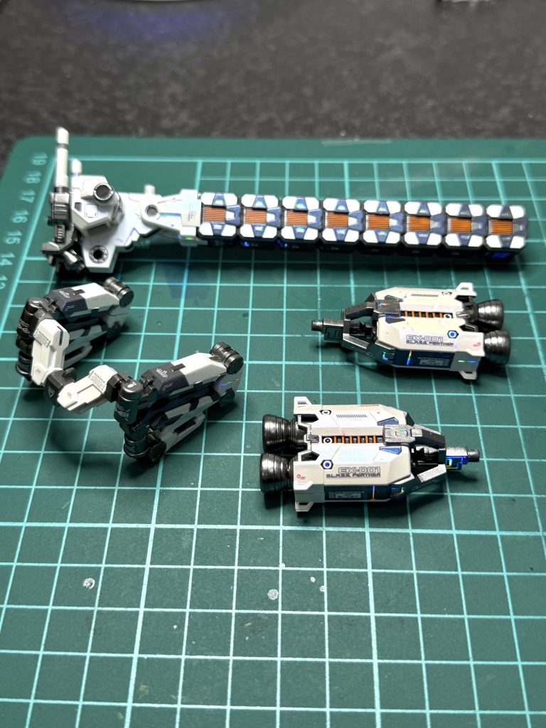 アキュームユニットも塗り分けが大概エグいです…塗装カロリー凄まじいのでこれから塗る方はご用心…笑