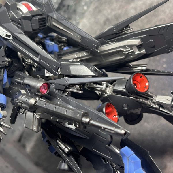 やや遅れ気味ではありますが、塗装は終了しました。あとは、マーキングシールを貼っていくだけですね。年内にZ2.0の完成は無理そうですね。箱すら開けていないので。（3枚目）