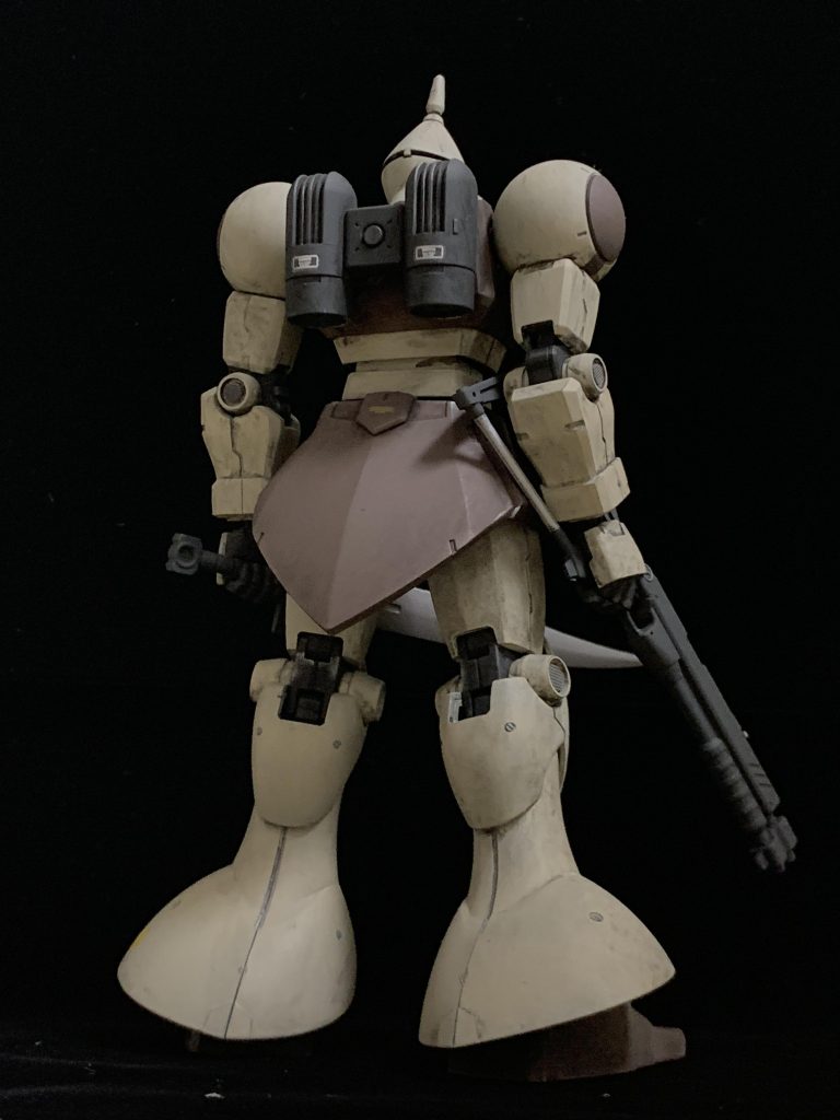 武装はショットガンとヒートサーベルを採用しました。ショットガンはケンプファーから、ヒートサーベルはグフカスタムからの流用です。ジャイアントバズを持たせたくなりましたが、ありきたりすぎる気もしまして、あえてのショットガンです。以下、簡単にポージングです。