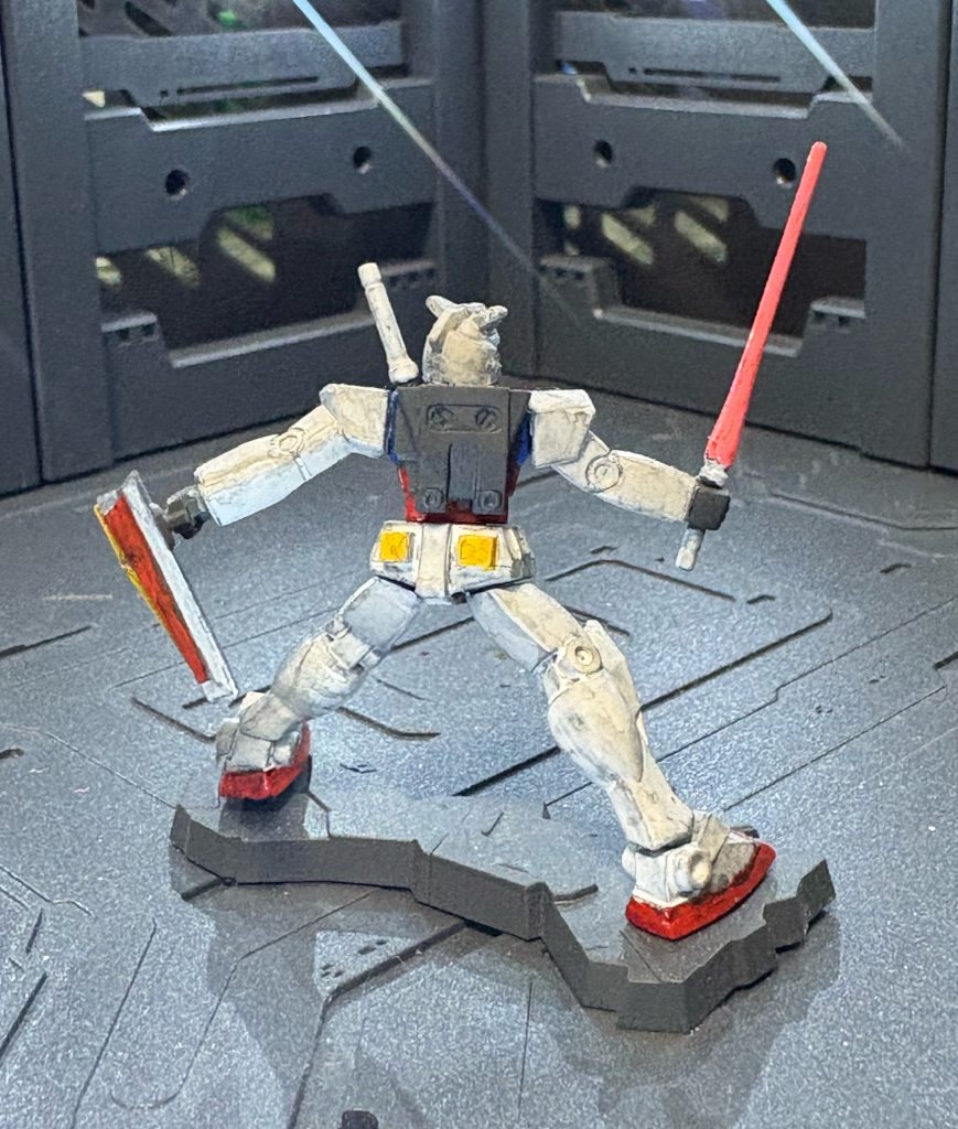 サーベル後ろ!これはおもしろそうだと思いとりあえず、全部黒サフを塗ってみました。