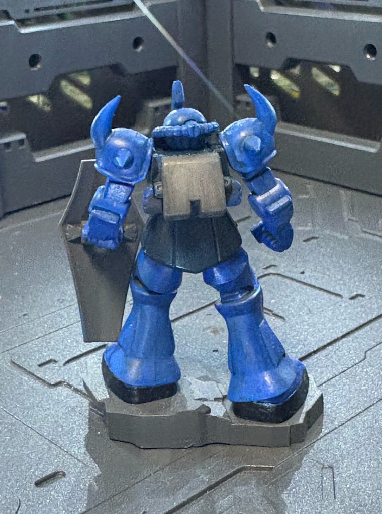 グフ後ろ!塗り上げて、アッセンブルカラーのシェイドだけ購入して。