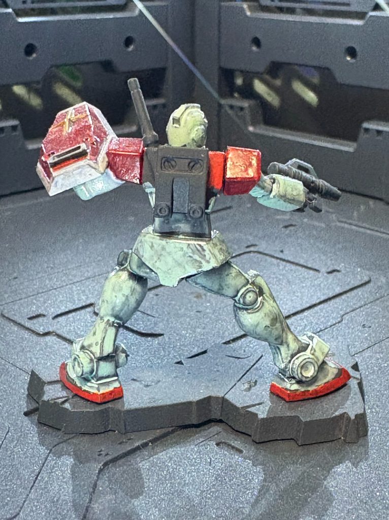 ジム後ろ!マーカーのインク?(塗料)は使わなくなってだいぶ経つので良く振って使用。