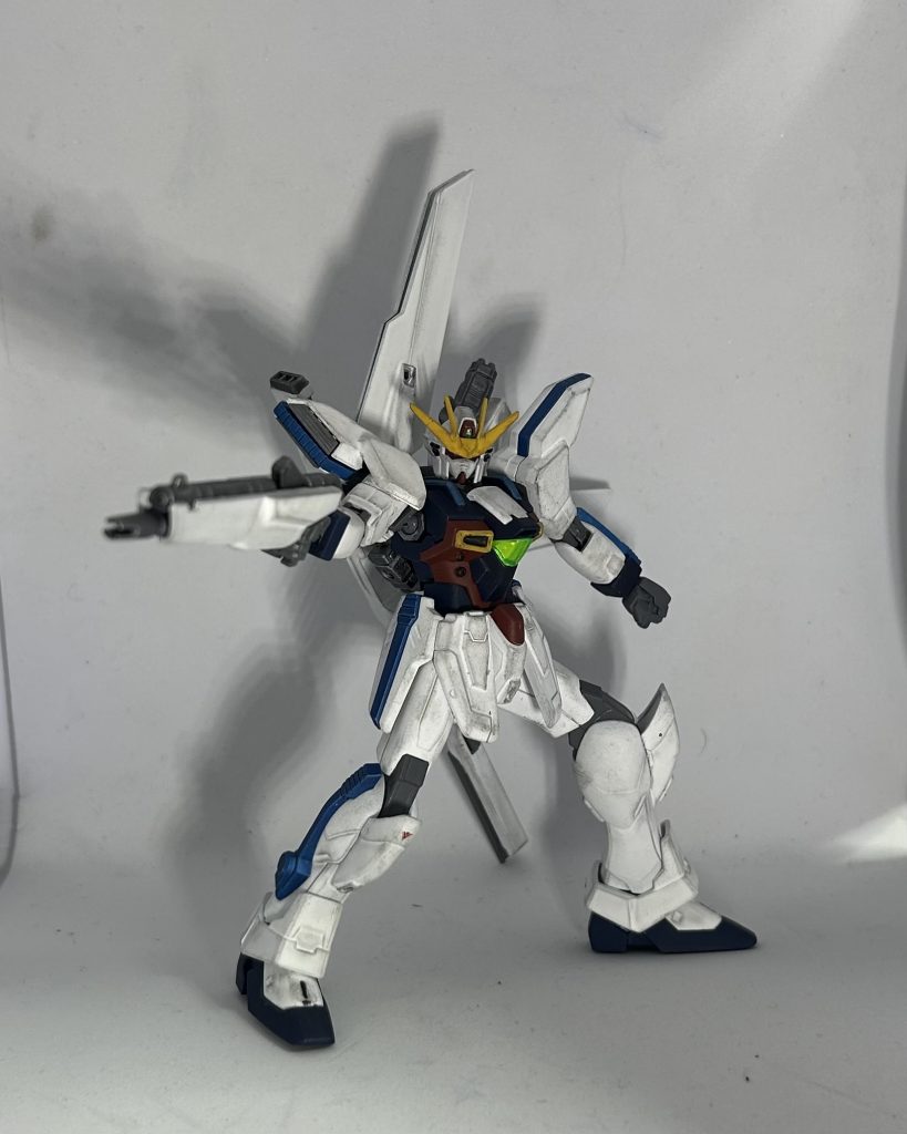 ライフルを構え！実はポーズ付けてたら腕関節割れたからあまり動かしたくないのだ…！