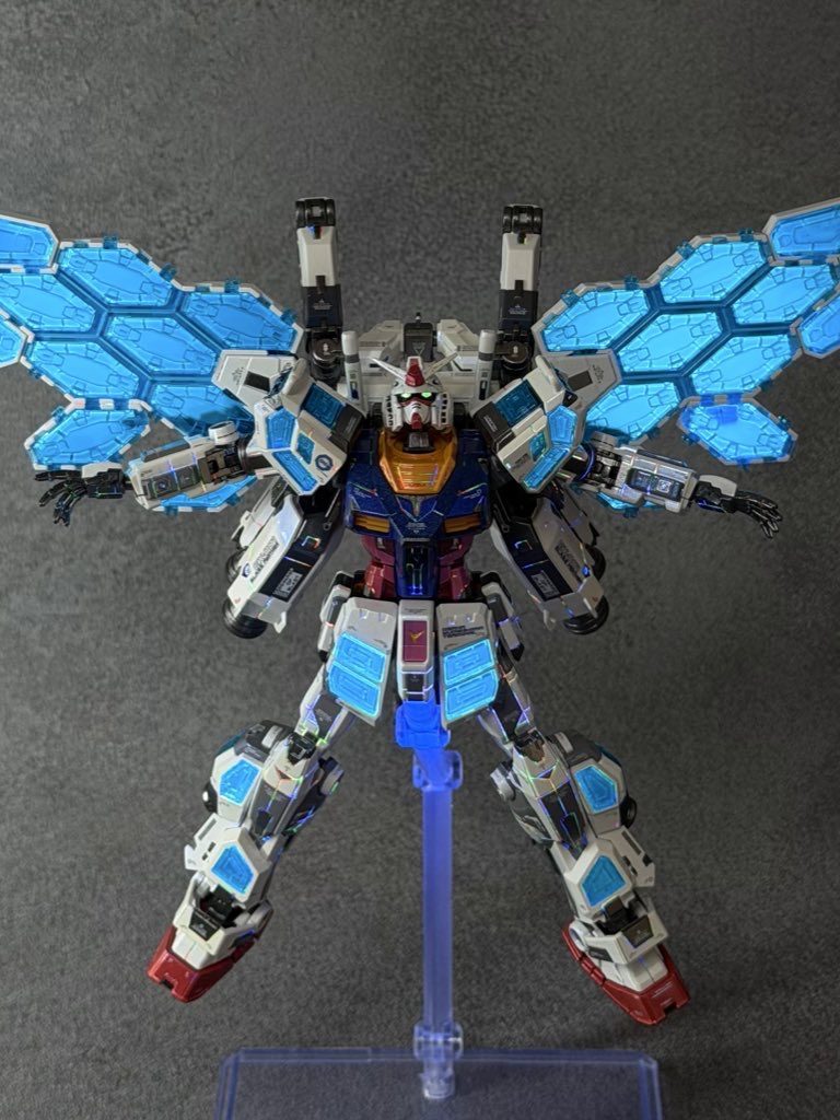 一見非武装・非戦闘用と思いきや最終的にほぼ一撃でジオングを沈めた破壊力をお持ちなのでいつかぜひスパロボ参戦してほ