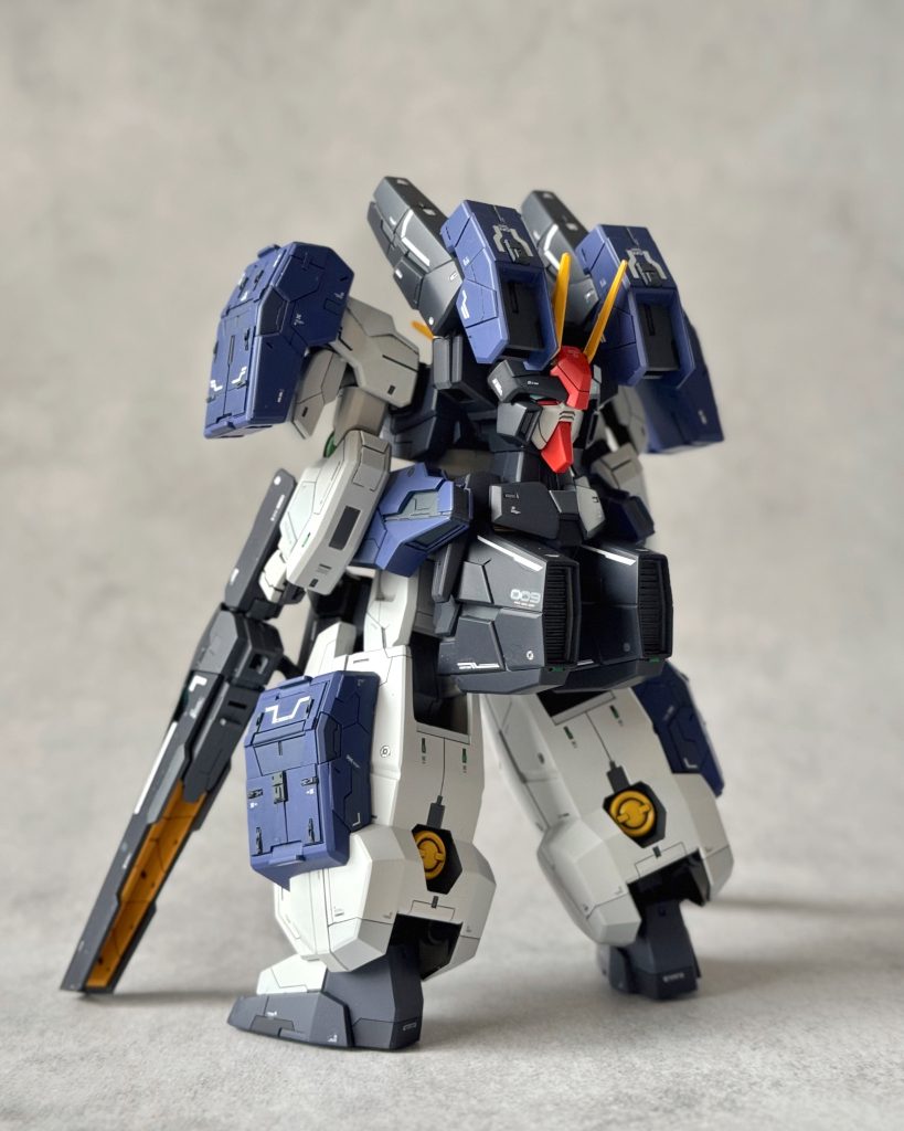 背面はセラフィムの眼光が色気を引き立たせてて、また良い感じ。シルバー下地のグリーンチップを各所に施してます(目を凝らしてご覧下さい)