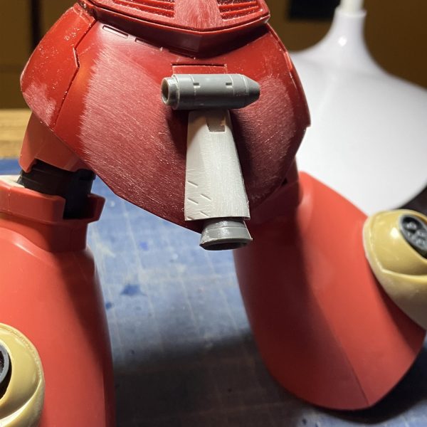 止まっていたゲルググ製作再開٩( ᐛ )وコイツでN◯Kの紅白に殴り込みや〜ψ(｀∇´)ψウシシ紅白違いやろ!!( ´Д｀)っ))Дﾟ)・∵ 次からは塗装に入れるので、コレと後一体ぐらいは成型色仕上げで紅白に出そうかな？🤔  （2枚目）