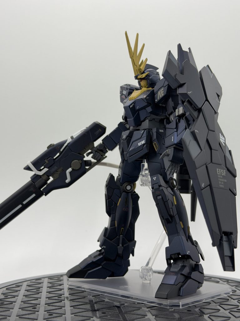 クリアホワイトでコーティングし最終的に艶消し気味に仕上げました。