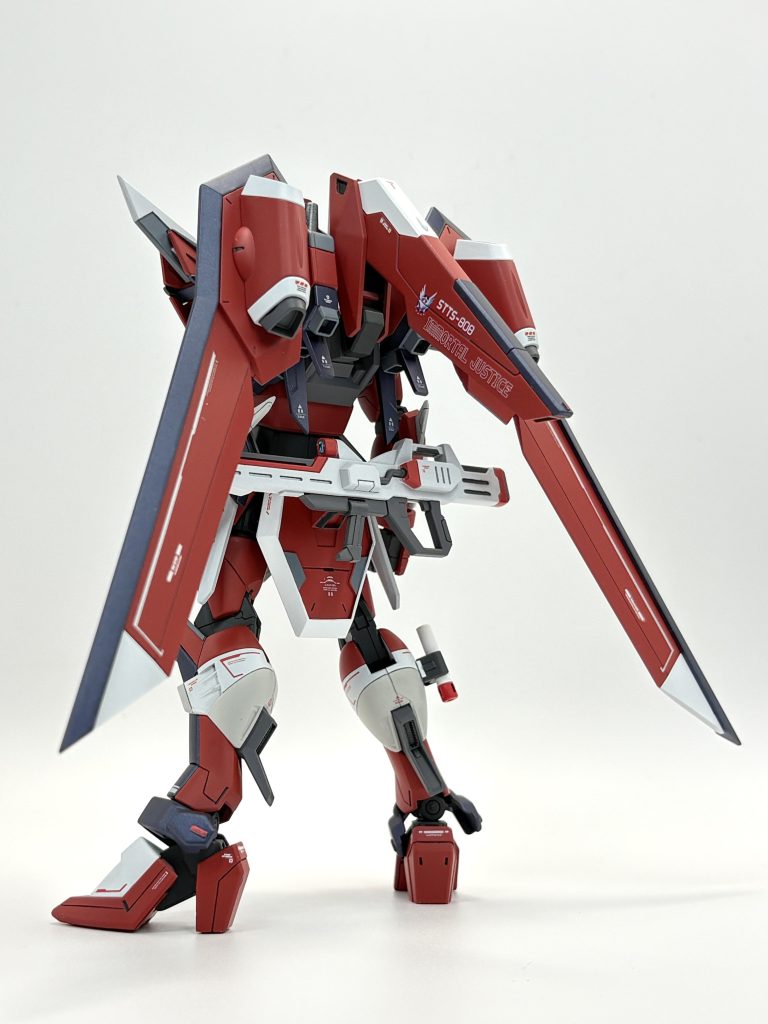 近接攻撃が主体の為　部分的に装甲を追加していますが、重量増を懸念して最小限に留めています