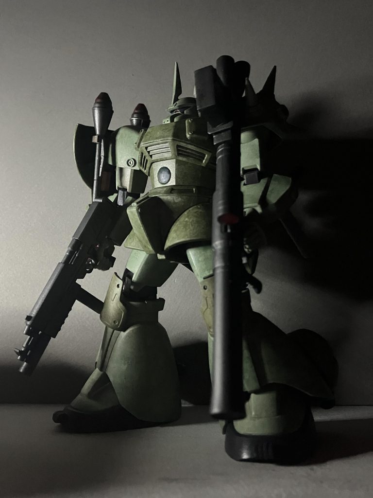 「ト、出ろ」司令を殴った俺は独房入りを食らっていた「これが指令書だ、パイロットスーツを着てデッキへ行け！」&nbsp;指令書の中味は、こうだ(本日付けを持って上官暴行罪を免除する貴官は大尉に昇進した貴官は第四独立部隊を率いて敵主力への強襲をされたし武勲を祈る)&nbsp;&nbsp;