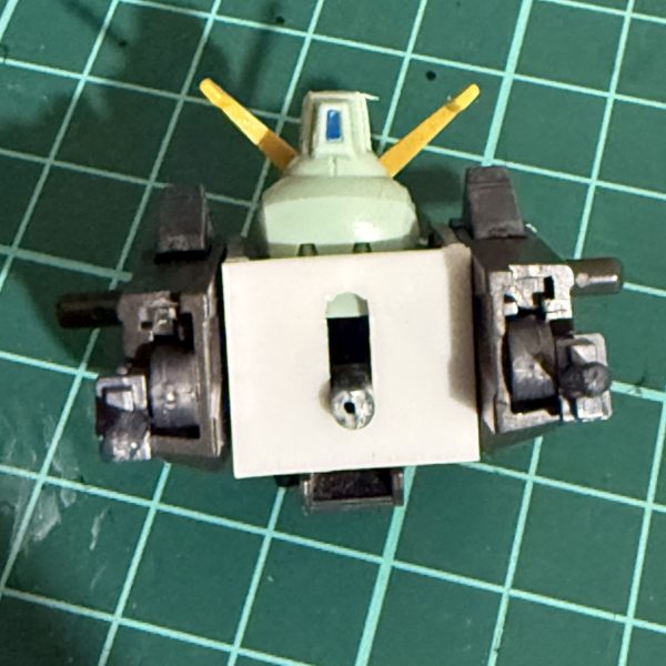 フォビドゥンだいぶ進んだので途中経過を投稿鎌を大型化、柄も長くしました。持たせると刃が下を向いてしまうので、フルメカを参考に柄に突起をつけました。インジャ二式とマイフリのパーツでミキシング。フルメカを参考に頭を胸部に下げるギミック仕込みました。肩周りはボールジョイントにして可動域アップ&nbsp;（5枚目）