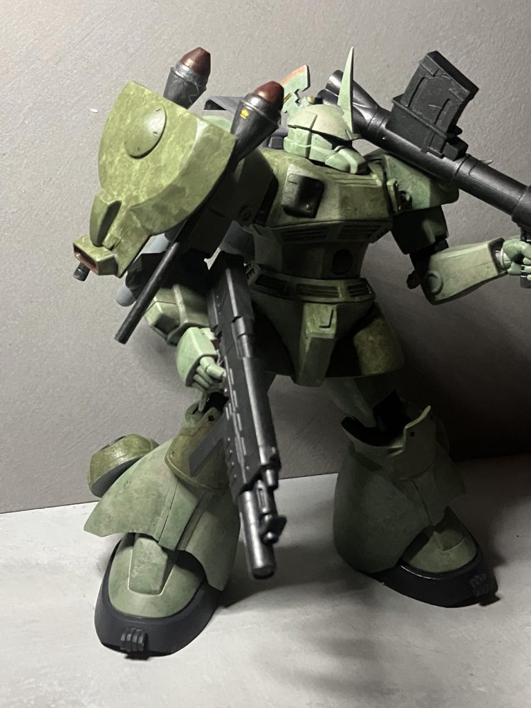 強襲型なので、バーニヤー増設武装も盛ってみましたシュツルムがポロポロ落ちるので今回はあまりポーズは付けていませんσ(^_^;)