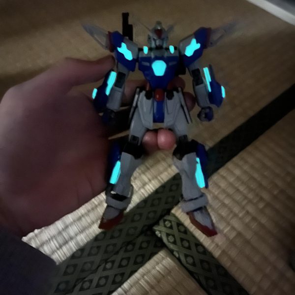 本体だいたい完成👍ヘリオスの色変えてブーメランつけただけでちょーかっこいい❗️いい感じに光ってる✨（2枚目）