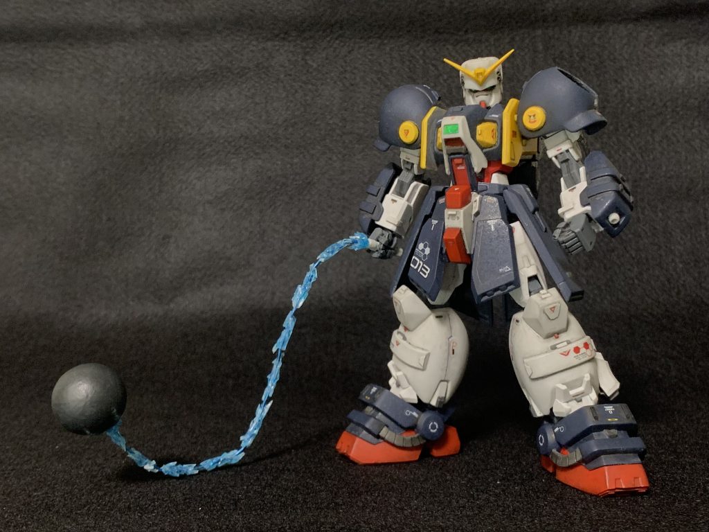 グラビトンハンマー通常版芯は針金なので動きを付ける事が可能。