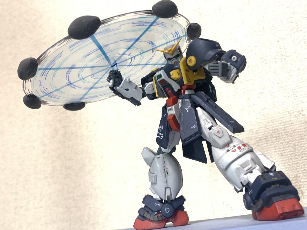 グラビトンハンマーぶんまわし版下敷きと紙粘土で製作。回って見えるようにマッキーで線を書きました。笑