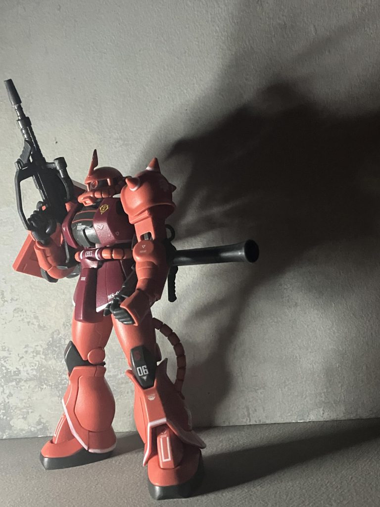 ビーム　輝くフラッシュバックに　ヤツの影