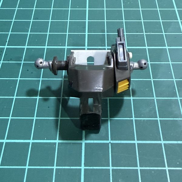 フォビドゥンだいぶ進んだので途中経過を投稿鎌を大型化、柄も長くしました。持たせると刃が下を向いてしまうので、フルメカを参考に柄に突起をつけました。インジャ二式とマイフリのパーツでミキシング。フルメカを参考に頭を胸部に下げるギミック仕込みました。肩周りはボールジョイントにして可動域アップ&nbsp;（6枚目）