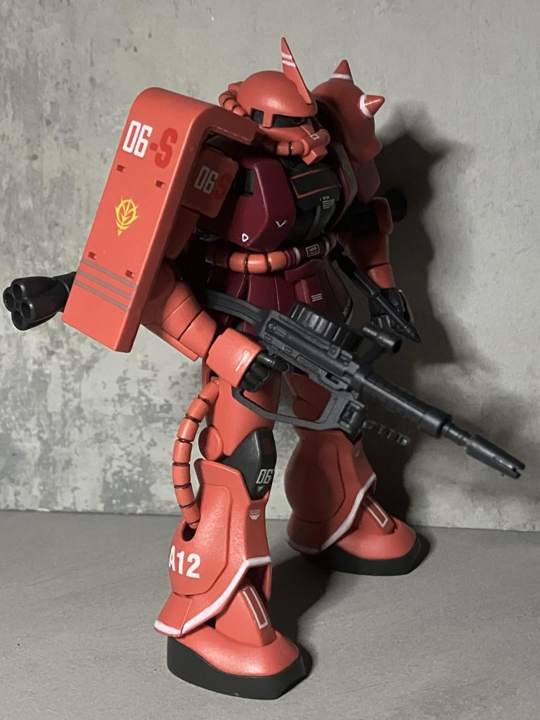 紅白戦に間に合わすため、普段やらない成型色仕上げをやってみましたラインマーキングには水性ペンを使って線を引きましたデカールはガンダムデカールと06SのS付きがガンダムデカールにはないので、そちらはスジボリ堂さんのアルファベットデカールから貼りました