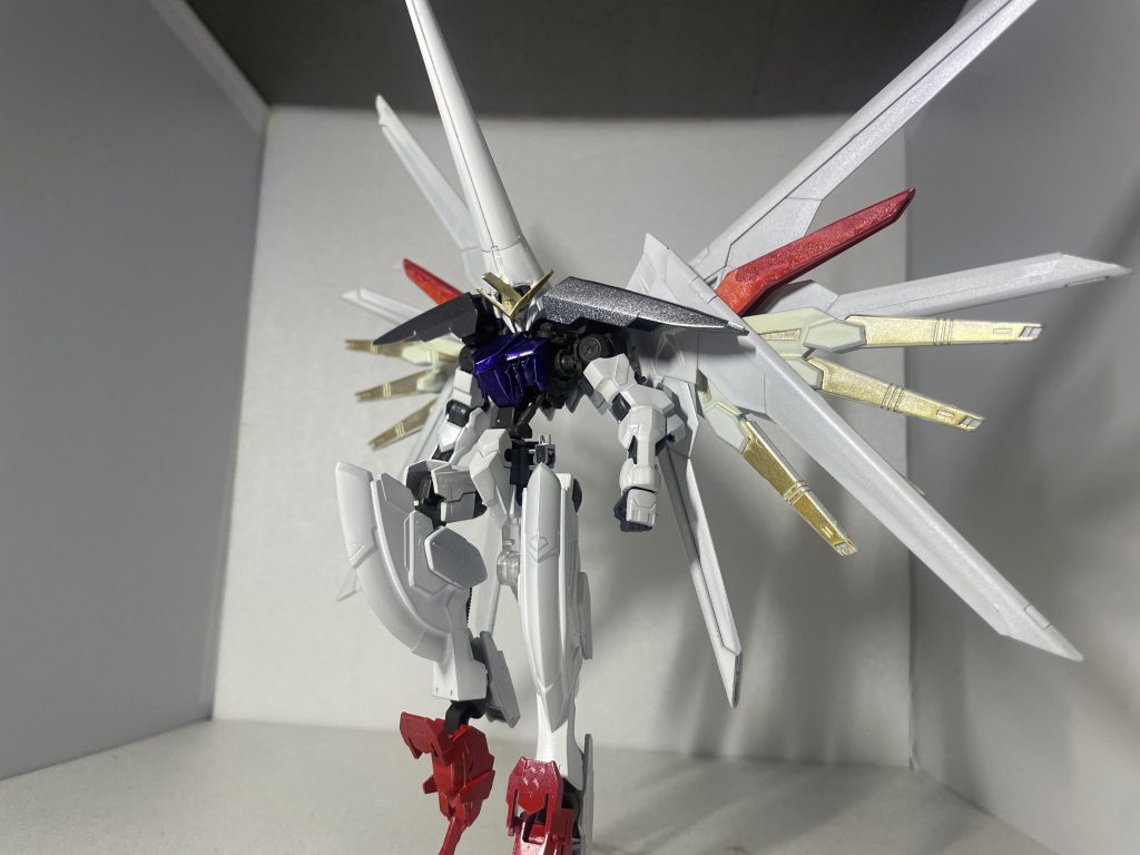 はい、初投稿です!好きなガンダムの一機、ガンダムヘブンズソードを鉄血風に作りました!素材は30MMのランス、バルバタウロス、マイティーストライク、キマリスヴィダールです!