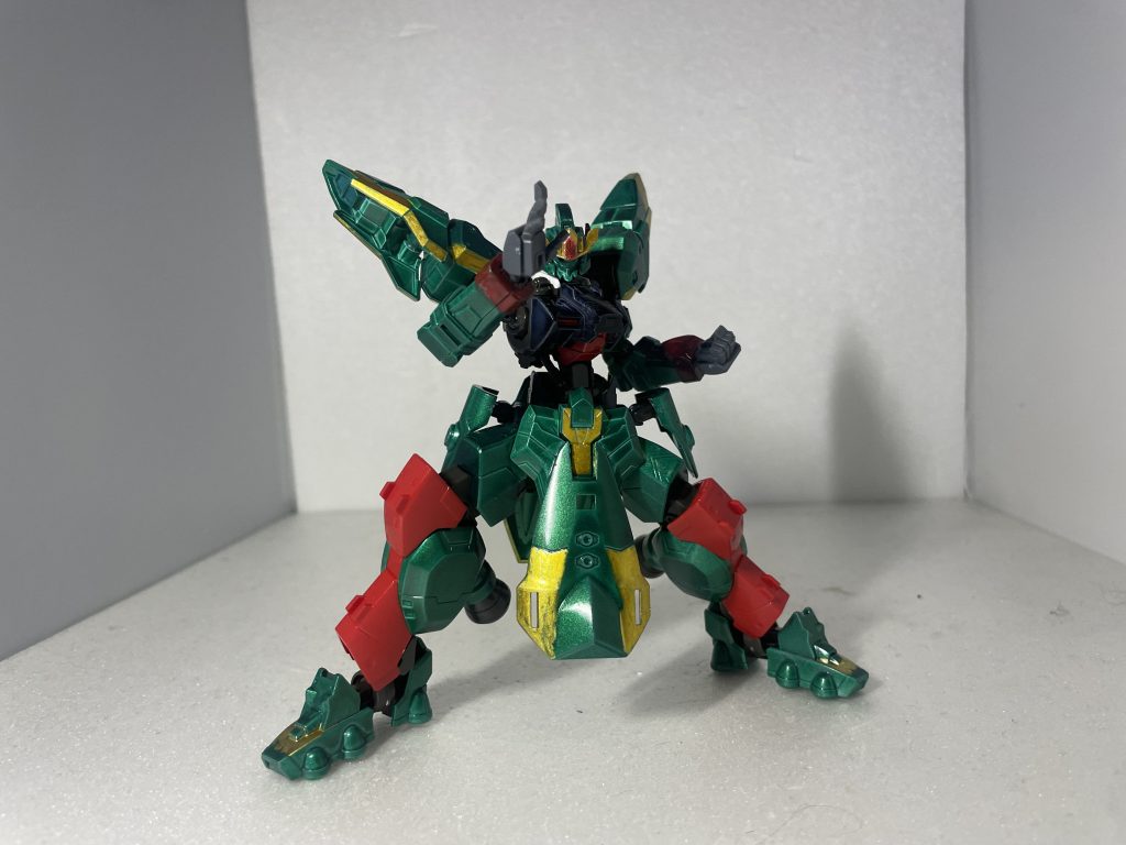 厄祭戦当時は射撃武器を持たずにガンダムフレームの出力に物を言わせた機動力で大地を奔走し、特殊な兵装を用いて戦っていたとされている。