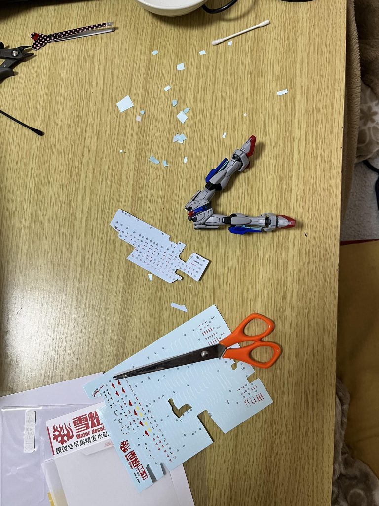 今年最後の日まで紅白ガンプラコンテストに間に合わせる為、黙々と制作してました。。。努力を讃えて皆様いいねをお願いします　笑