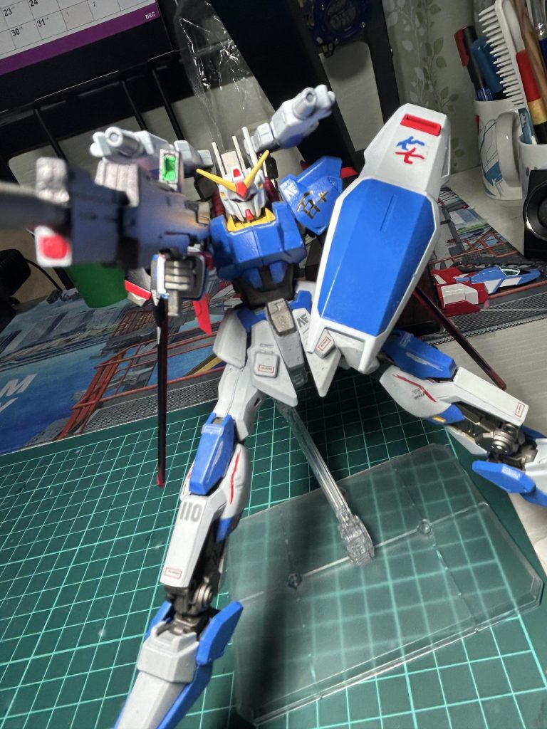 わかりにくいかもですがファンネルは前方に展開してキャノン砲のようにすることもできます