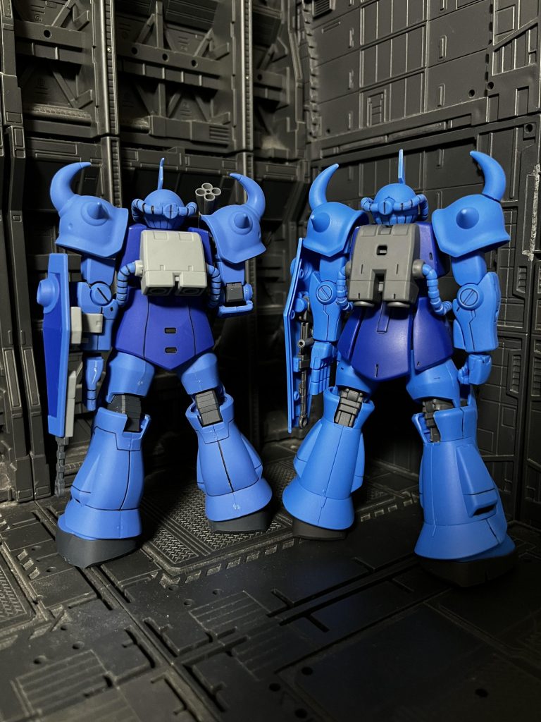 HGシリーズの初期キットというのもあって可動域からディテールにいたるまで全くの別物です。最近のキットにありがちですがリファイン版はポージングがカッコよく出来る分、素立が難しく感じます、旧版は逆でポージングイマイチでも素立はバッチリ決まりますね♪