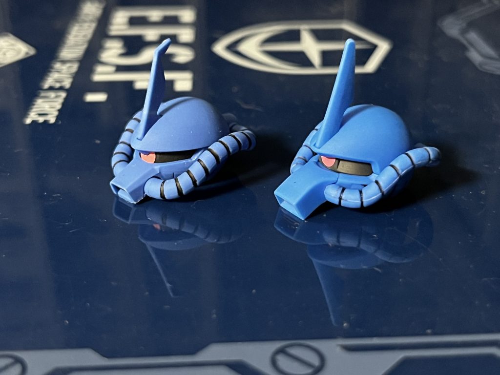 左が旧版、右がリファイン版目元？の釣り上がげが落ち着いたデザインになっていますね