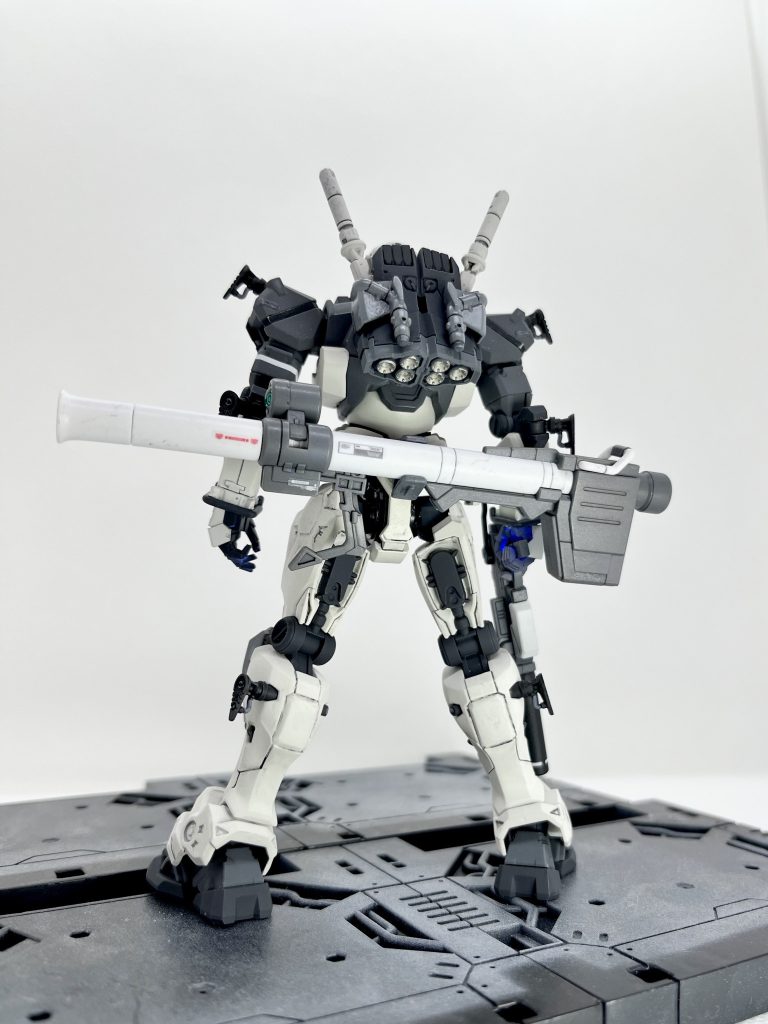 バックショット。3mmの穴を使ってバズーカをマウントしてます。