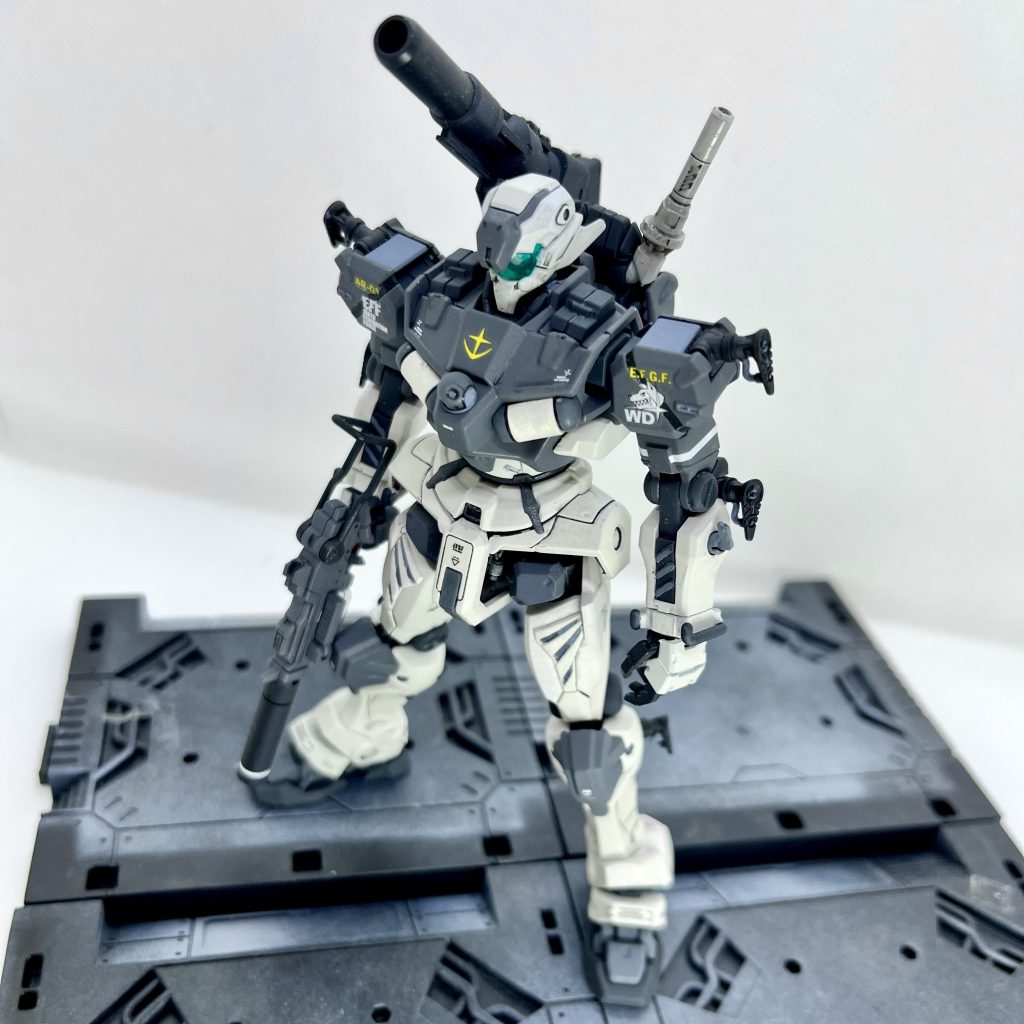 缶スプレーで全塗装しました。使ったのはタミヤのグレイバイオレット(ドイツ空軍)、インシグニアホワイトです。