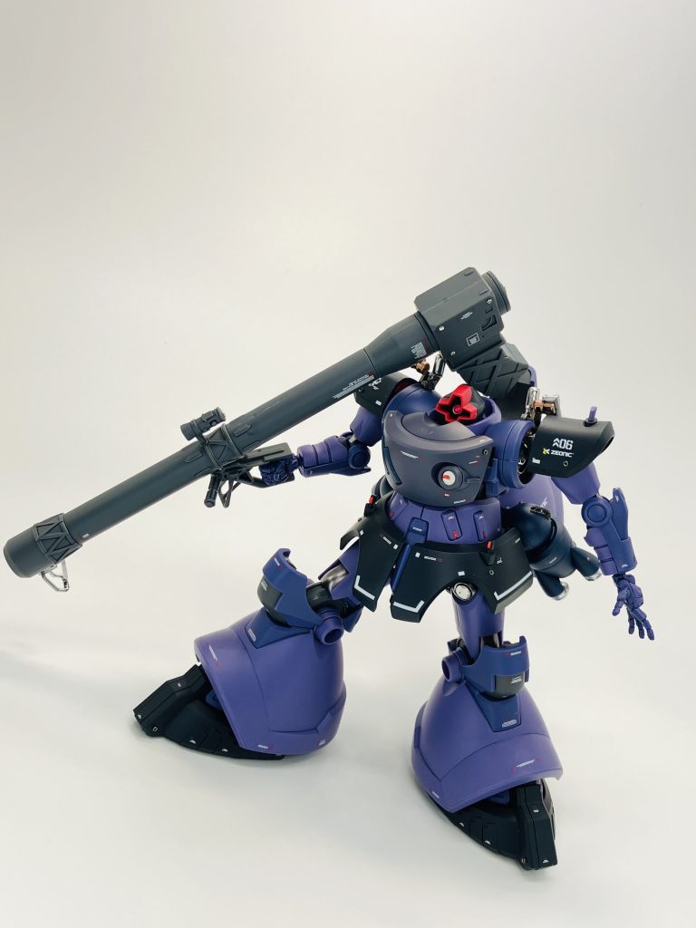 やっぱりドムにハズレなしのガンプラ界隈の格言どおり、ジャイアントバズがよく似合うマッシヴなフォルムが良いですね👍👍