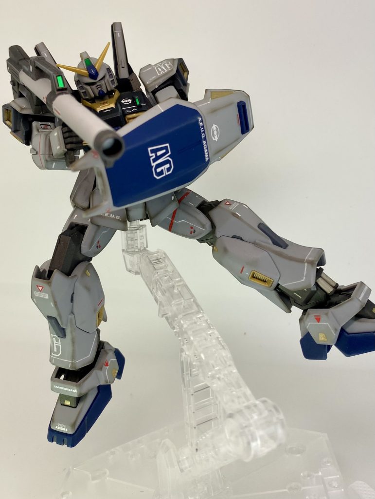 関節がしっかりしているので、安心してガシガシ動かすことができそうです。