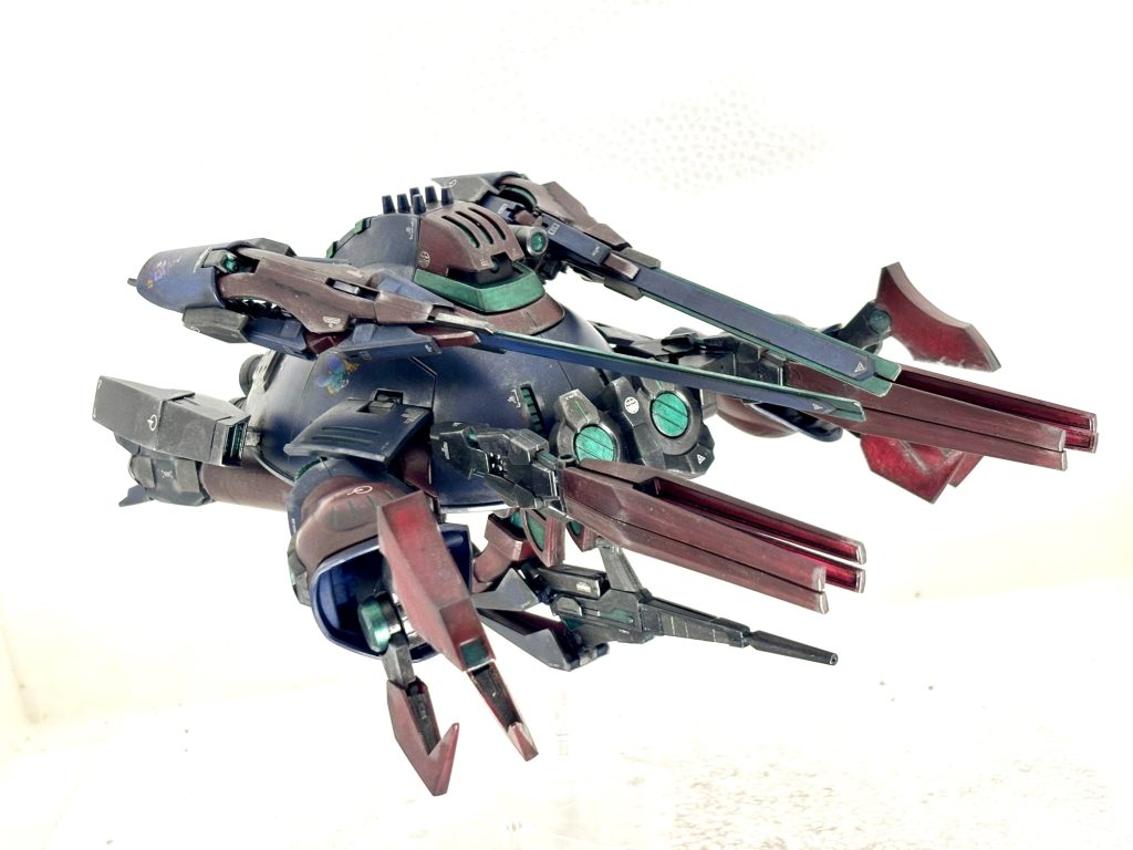 ＵＣ００９９、宇宙世紀１００年をまじかに迎える人類ではあったが、ラプラス事変を経ても、人の革新や未来への希望を体現されることは無かった。そんな混沌とした世界を、シーマ達はしたたかに生き抜いてきた。そんな時異変が起きる。シナンジュTYPE-Fに乗るリサは精神的なプレッシャーを受けていた。「重力の呪縛から人類を開放しろ。スペースノイドとニュータイプの革新で地球を冷やすのだ・・・」その声はかつてのシャア・アズナブル・・・いや、フル・フロンタルのものであった。ただの器だったフロンタルは、ラプラス事変の中、自我を持つにいたりながら息絶えたのである。フロンタルを支配していたシャアの残留思念はアムロとララァのもとへ・・・しかし、フロンタルの自我は、残留思念となって漂い、シナンジュを通してリサを苦しめるのであった。