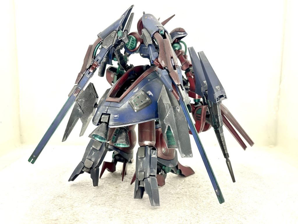 MS形態、立ち姿（背面）