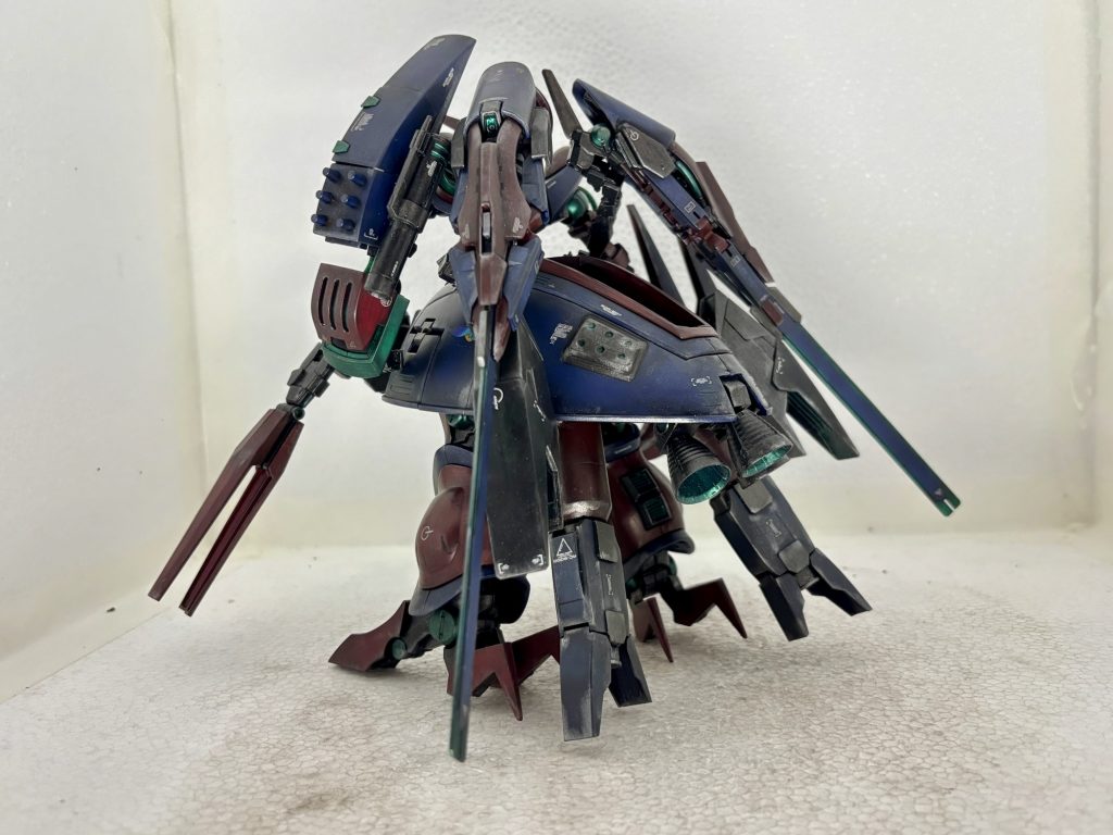 MS形態、立ち姿(背面)