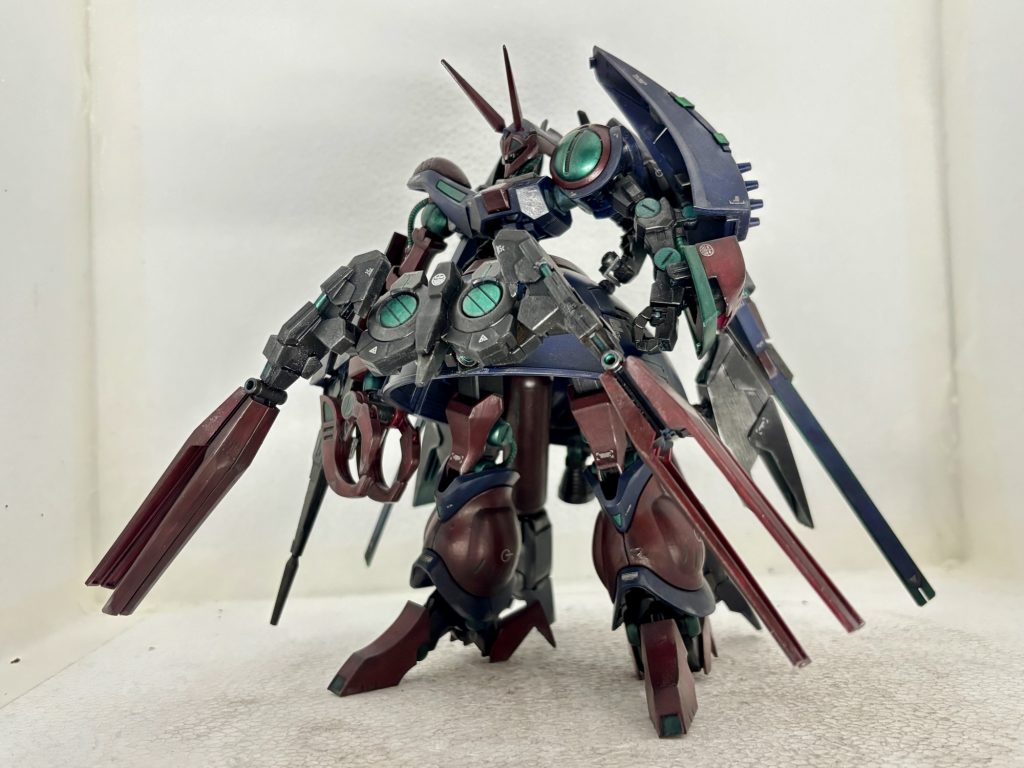 MS形態、立ち姿(正面)